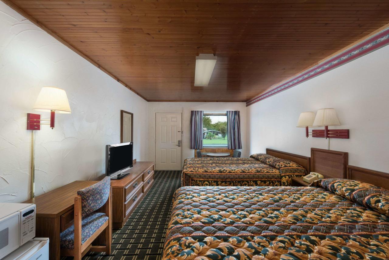 Post Oak Inn Браунвуд Екстер'єр фото